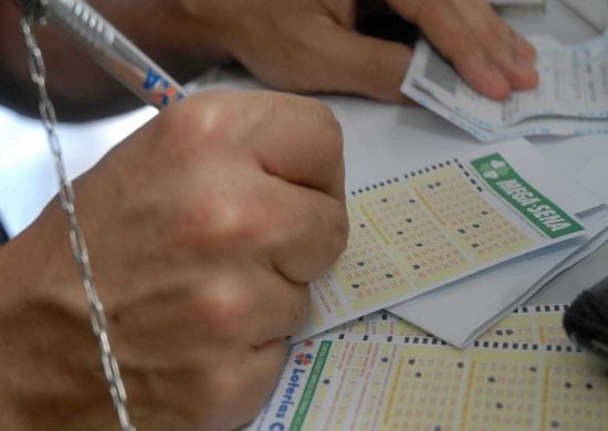 Mega-Sena acumula e pode pagar R$ 22 milhões no sábado
