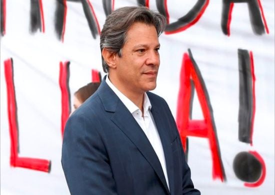 Haddad nega que dará indulto a Lula e diz que ex-presidente quer provar inocência