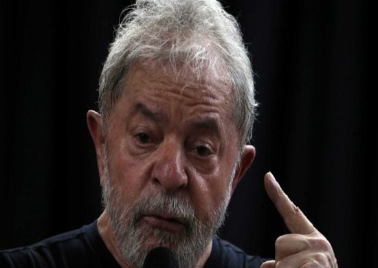 Faça um curso sobre humanismo, diz Lula a Mourão