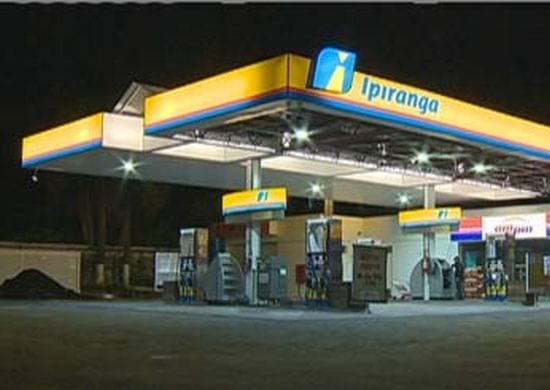ANP estuda liberar postos para comprar gasolina direto na refinaria