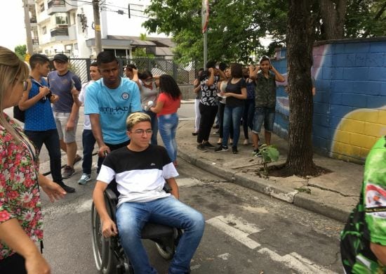 Agentes de trânsito fazem curso para aprimorar atendimento a idosos e deficientes