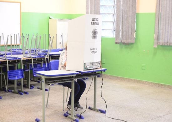 PF cumpre mandado contra eleitor que teria se filmado votando