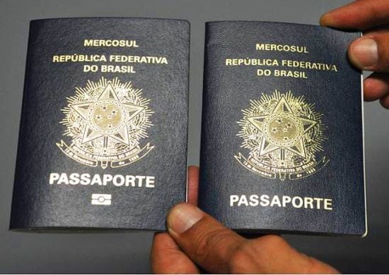 PF prende passageiro em Guarulhos com passaporte falso