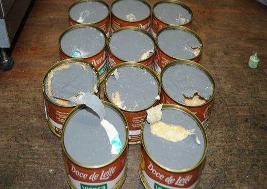 Polícia encontra cocaína em latas de doces no aeroporto de Guarulhos