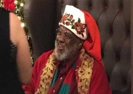 Foto de Papai Noel negro em shopping viraliza na web
