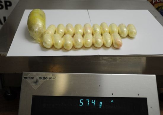Mulher é presa no Aeroporto de Guarulhos com cápsulas de cocaína