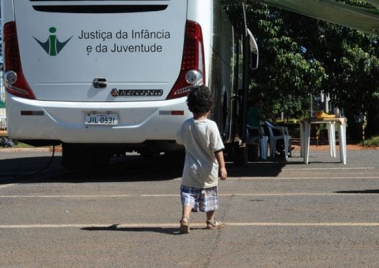 “Adote um boa noite”ajuda crianças a encontrar família adotiva