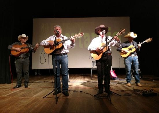 Teatro Padre Bento apresenta Sertanejo Raiz neste sábado