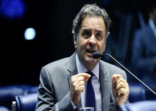 PF cumpre mandados em endereços da família de Aécio Neves