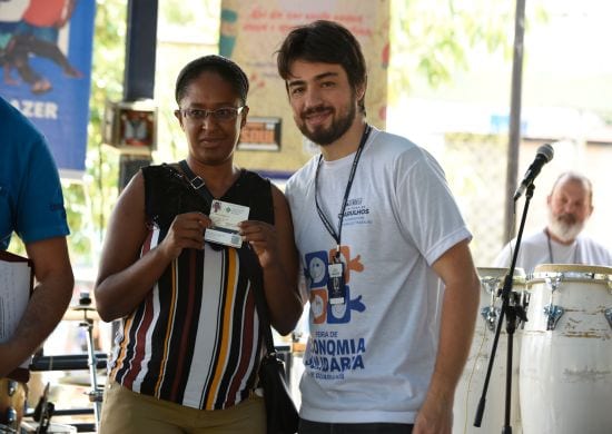 Artesãos recebem carteira da SUTACO no Dia Nacional da Economia Solidária