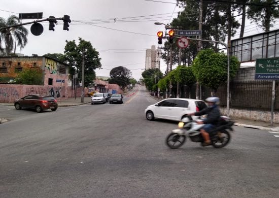 Prefeitura implanta mudança de faixa de ônibus no Macedo