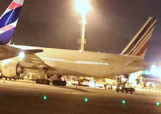Avião faz pouso de emergência em Guarulhos após decolar para Paris