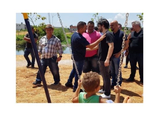Prefeito Guti vistoria obras de revitalização na Vila Izildinha