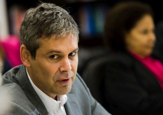Lindbergh Faria é condenado por improbidade administrativa