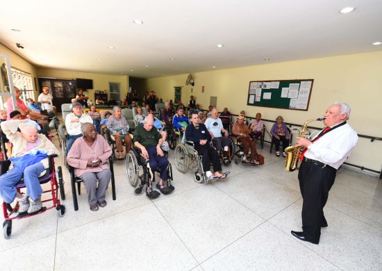 Centros de Convivência do Idoso oferecem oficinas e cursos gratuitos