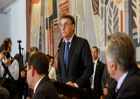 Brasil reconhece chefe do legislativo como presidente da Venezuela