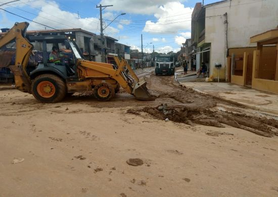 Força-tarefa retira 81 caminhões de rejeitos de regiões afetadas por enchente