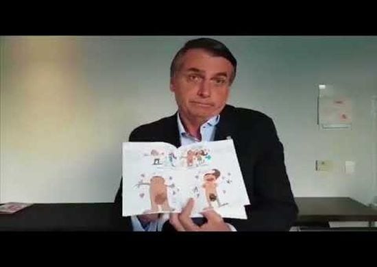 Bolsonaro aprova lei que permite faltar à aula por motivo religioso