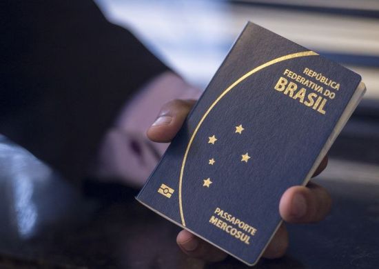 Governo anuncia que passaporte excluirá inscrição ‘Mercosul’