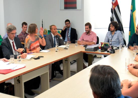 Prefeitura recebe primeiro estudo de viabilidade do VLT em Guarulhos