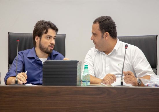 Prefeito Guti faz balanço de governo durante reunião de diretoria na ACE-Guarulhos