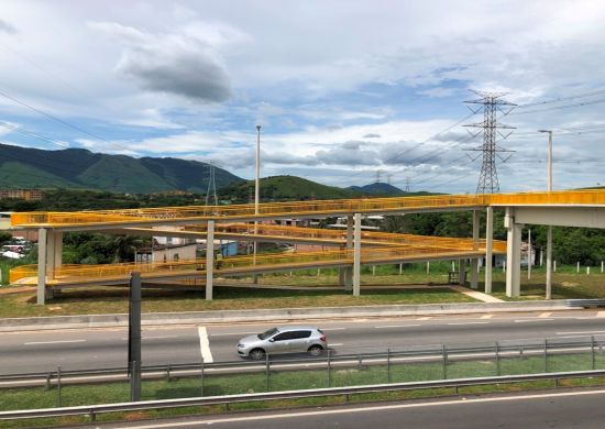 Concessionária constrói 2 novas passarelas na região de Arujá (SP)
