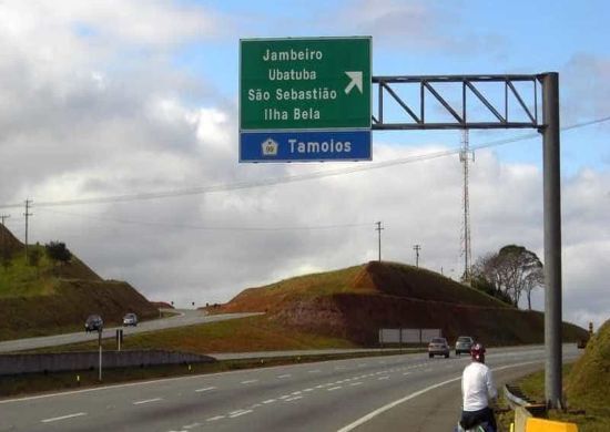 Rodovia dos Tamoios é liberada após quase 12 h de interdição em SP