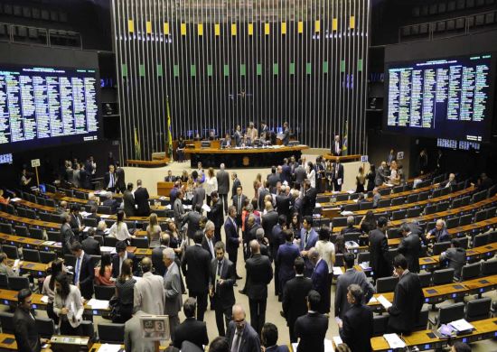 Deputados pagarão R$ 24 mil a mais por ano se aprovarem Previdência