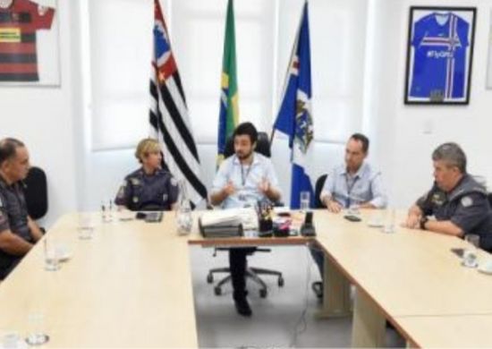 Guti homenageia PM’s que fizeram parto de emergência no Pimentas