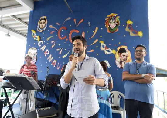 Prefeito Guti prestigia baile de Carnaval no CCI Santa Mena