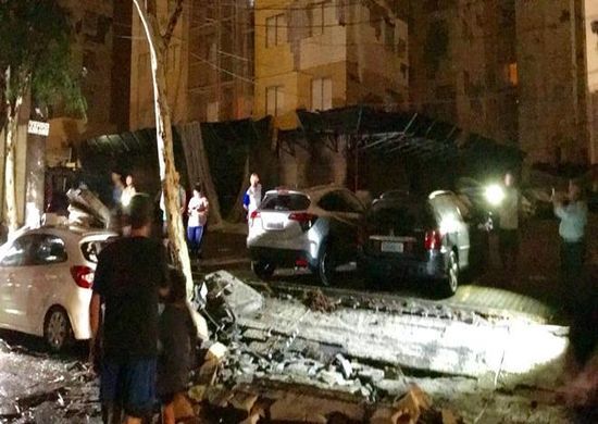 Muro de condomínio residencial cai após fortes chuvas em Guarulhos