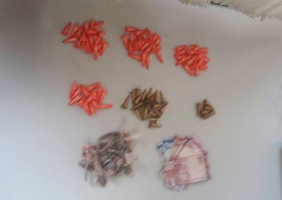 PM apreende menor por tráfico de drogas no Taboão
