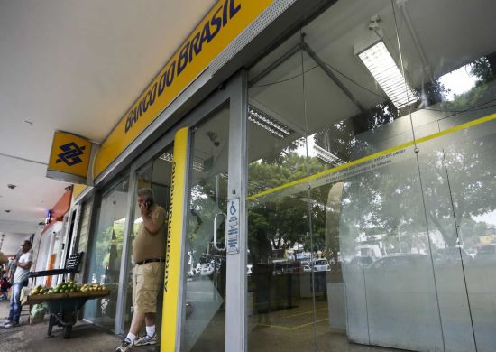 Bancos reabrem nesta quarta-feira a partir das 12h