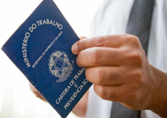 Bolsonaro muda regra e dificulta pagamento de contribuição sindical