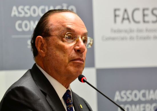 Internado com pneumonia, Maluf não tem previsão de alta