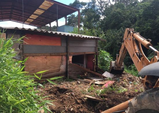 Prefeitura remove barraco, com drogas, na Cidade Soberana