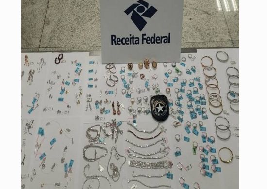 Passageira é detida com R$ 1 milhão em jóias em Guarulhos