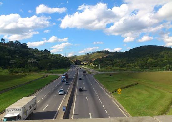 Trecho da Rodovia Dutra sofre interdição em Arujá nesta terça(19)