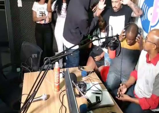 Rádio é assaltada em SP e transmite roubo ao vivo