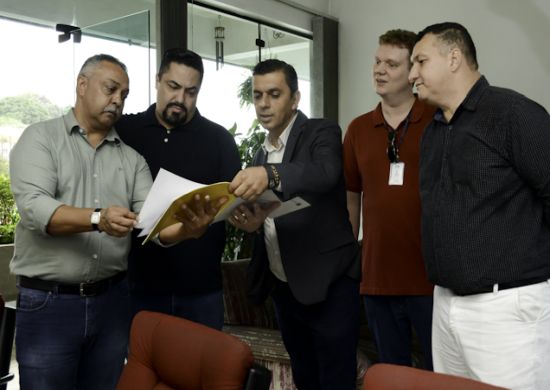Vereadores avaliam condições de trabalho em empresa de ônibus no Bela Vista