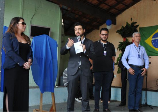 Prefeito Guti prestigia entrega de casas de acolhimento na cidade