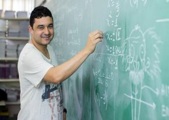 Governo paga bônus para 187 mil servidores da Educação nesta terça(23)