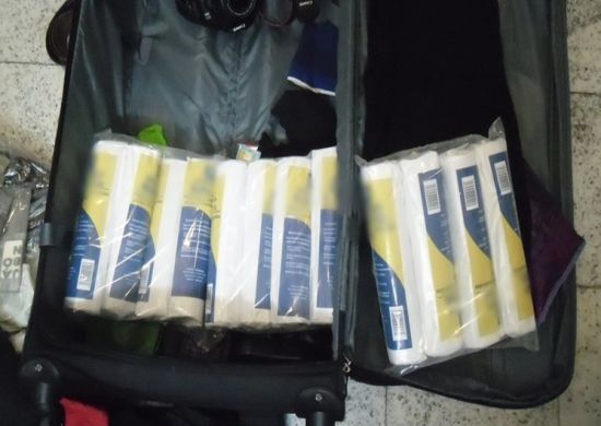 Dois passageiros são presos com drogas em voos de Guarulhos