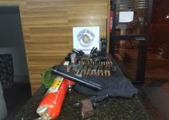 PM prende homem na Vila Tijuco com revólver, silenciador, carregadores e munição