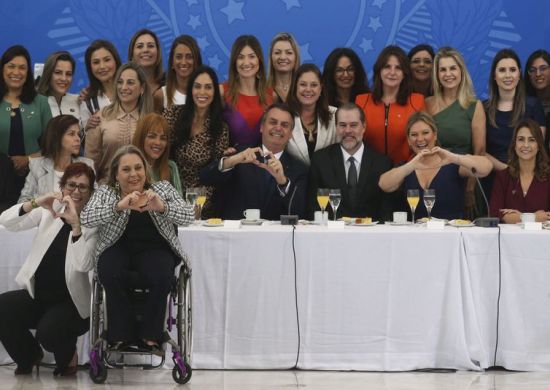 Bolsonaro toma café da manhã com bancada feminina no Congresso