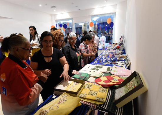 Feira da Economia Solidária ganha espaço no Internacional Shopping