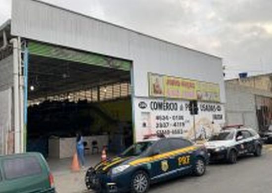 Quatro são presos com peças de carro roubado em desmanche no Macedo