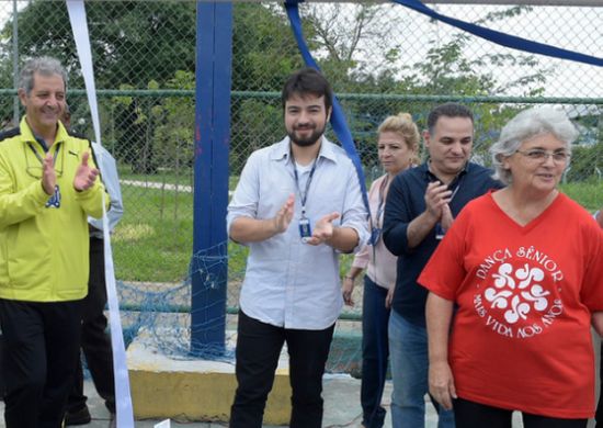 Prefeito Guti prestigia inauguração de academia no Bosque Inocoop