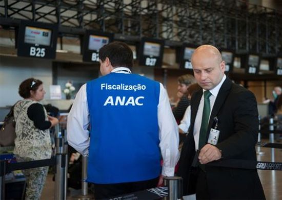 Juiz suspende norma da Anac que restringe porte de armas em voos