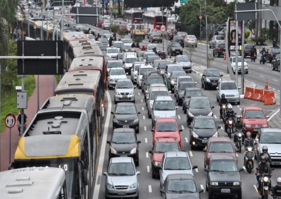 Prefeitura de São Paulo volta atrás e mantém rodizio nesta sexta(14)